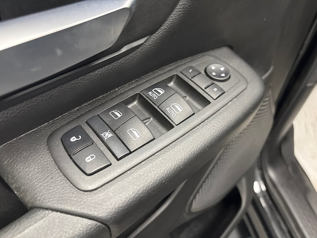2023 Ram 1500 Tradesman in Paspébiac, Quebec - 13 - w1024h768px