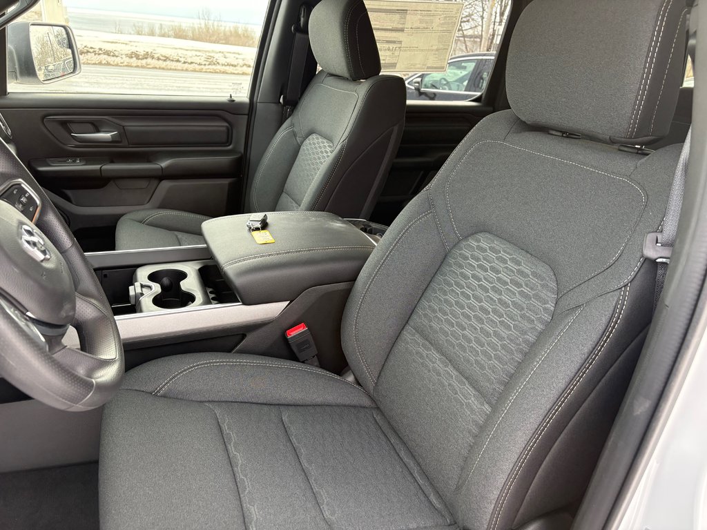 2026 Ram 1500 EXPRESS in Paspébiac, Quebec - 12 - w1024h768px