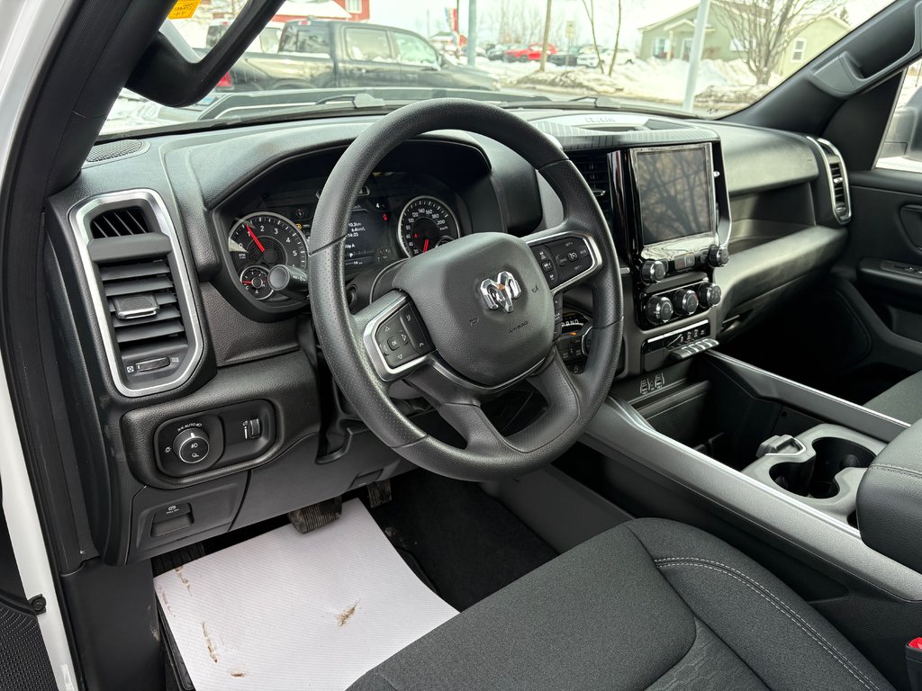 2026 Ram 1500 EXPRESS in Paspébiac, Quebec - 11 - w1024h768px