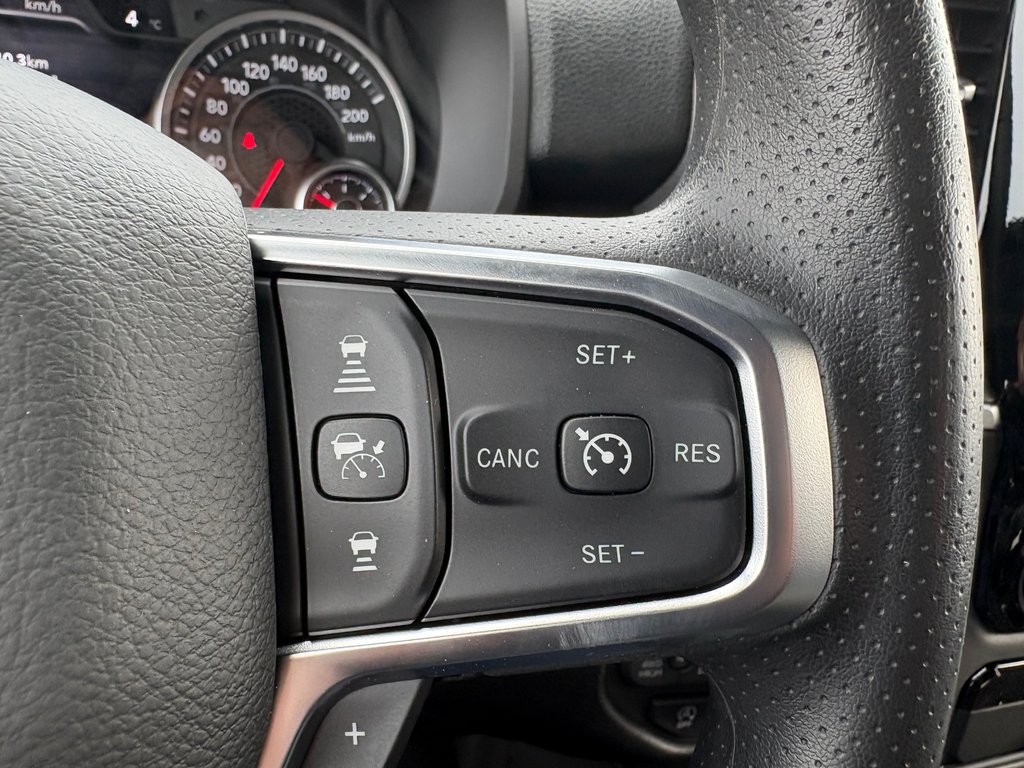 2026 Ram 1500 EXPRESS in Paspébiac, Quebec - 16 - w1024h768px