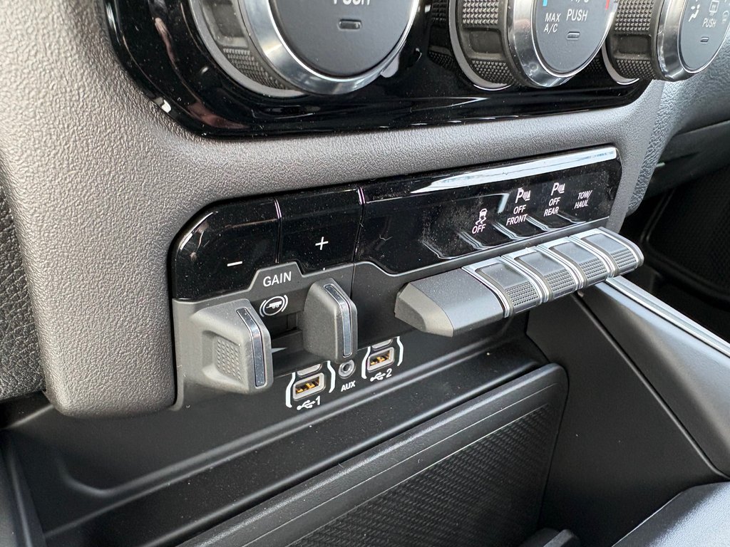 Ram 1500 EXPRESS 2026 à Paspébiac, Québec - 18 - w1024h768px
