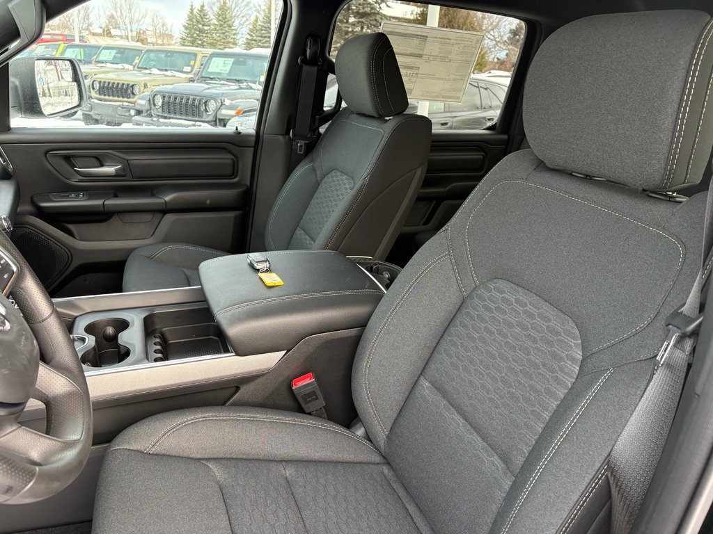 Ram 1500 EXPRESS 2026 à Paspébiac, Québec - 10 - w1024h768px