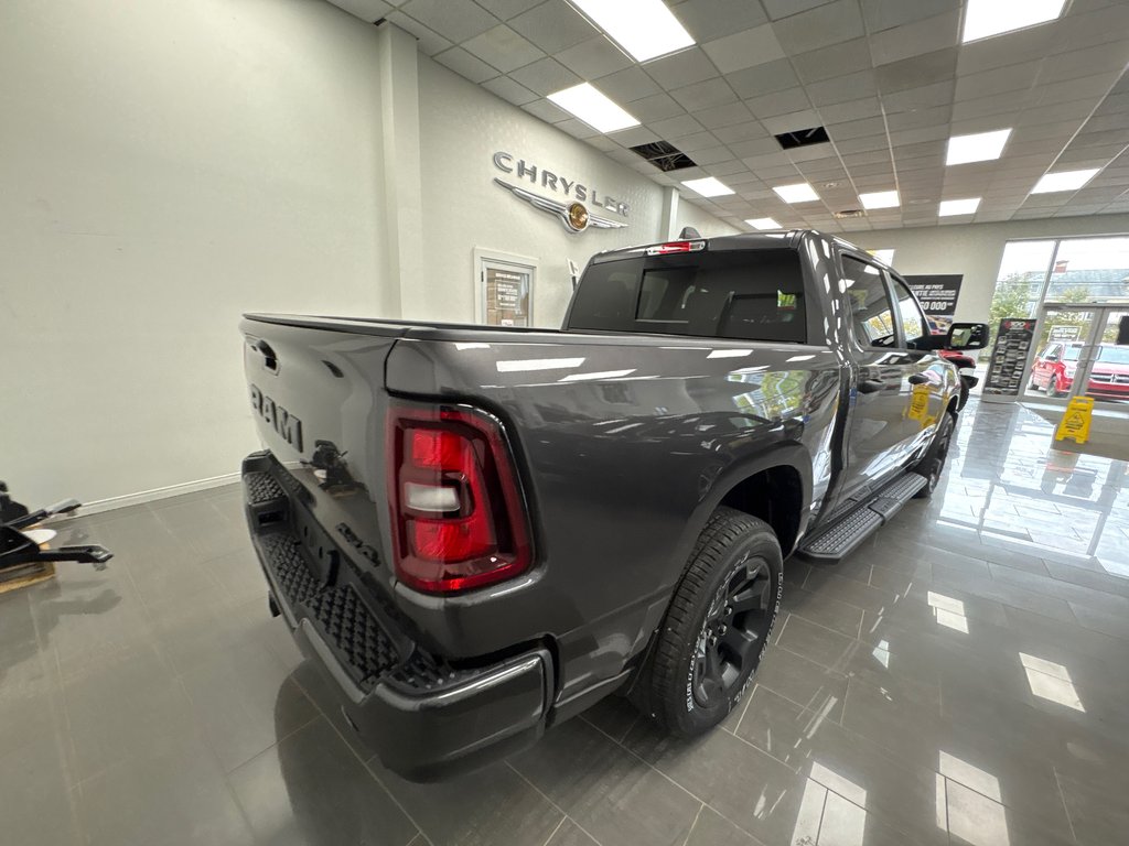 2026 Ram 1500 EXPRESS in Paspébiac, Quebec - 4 - w1024h768px