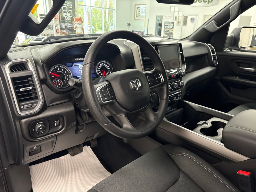 2026 Ram 1500 EXPRESS in Paspébiac, Quebec - 8 - w1024h768px