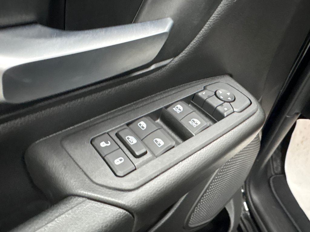 Ram 1500 EXPRESS 2027 à Paspébiac, Québec - 12 - w1024h768px