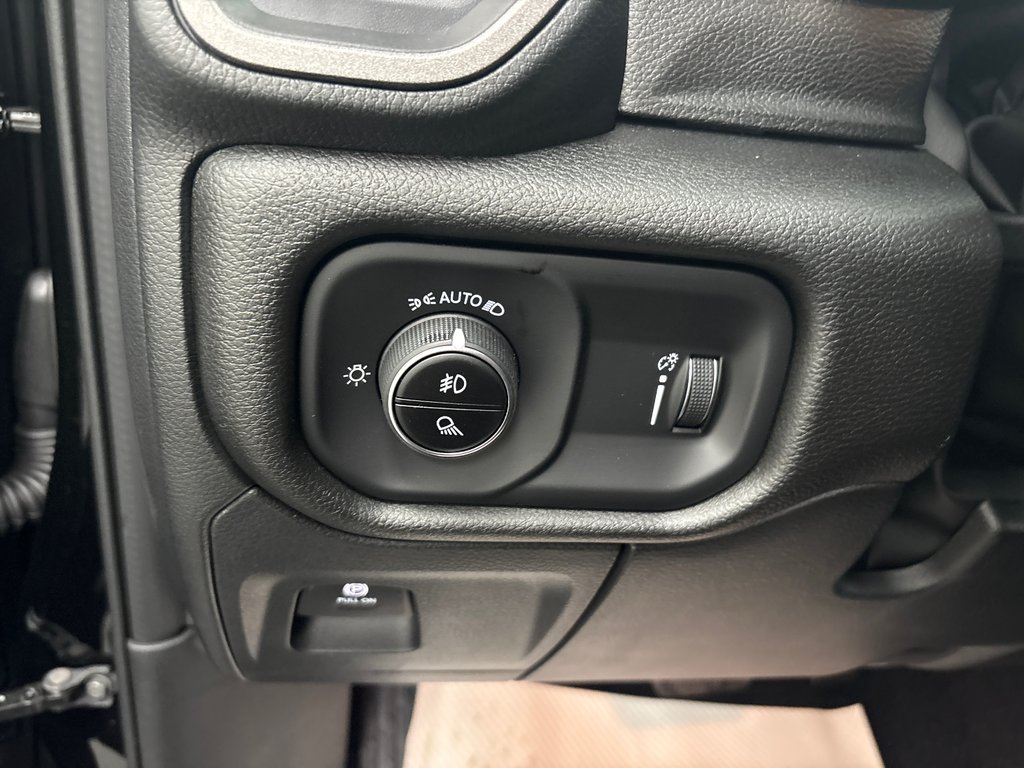 Ram 1500 EXPRESS 2027 à Paspébiac, Québec - 17 - w1024h768px