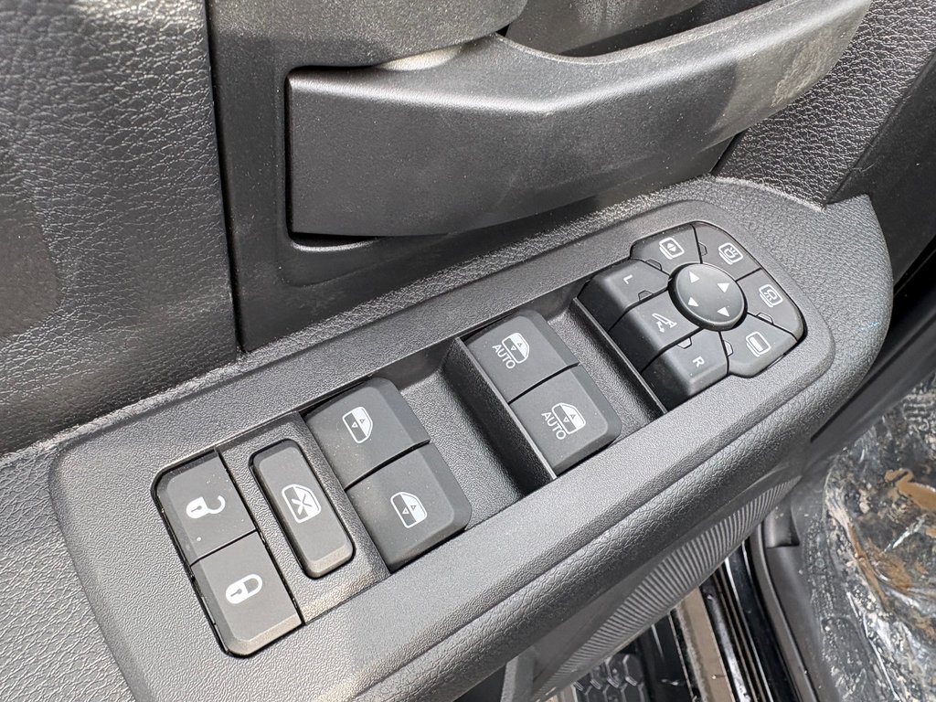 2026 Ram 2500 BLACK EXPRESS in Paspébiac, Quebec - 12 - w1024h768px