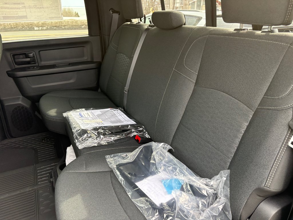 2026 Ram 2500 BLACK EXPRESS in Paspébiac, Quebec - 10 - w1024h768px