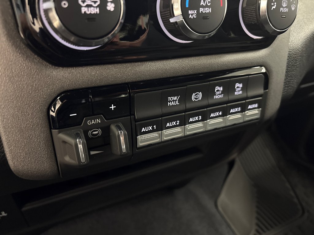 2027 Ram 2500 BLACK EXPRESS in Paspébiac, Quebec - 17 - w1024h768px