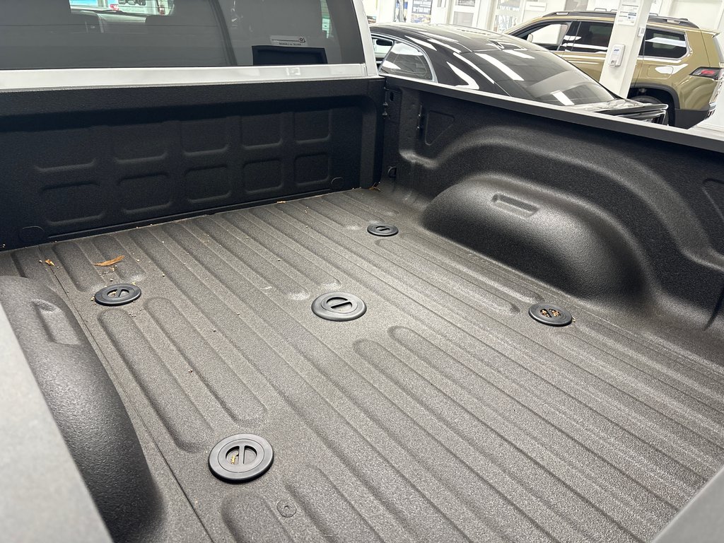 2027 Ram 2500 BLACK EXPRESS in Paspébiac, Quebec - 7 - w1024h768px