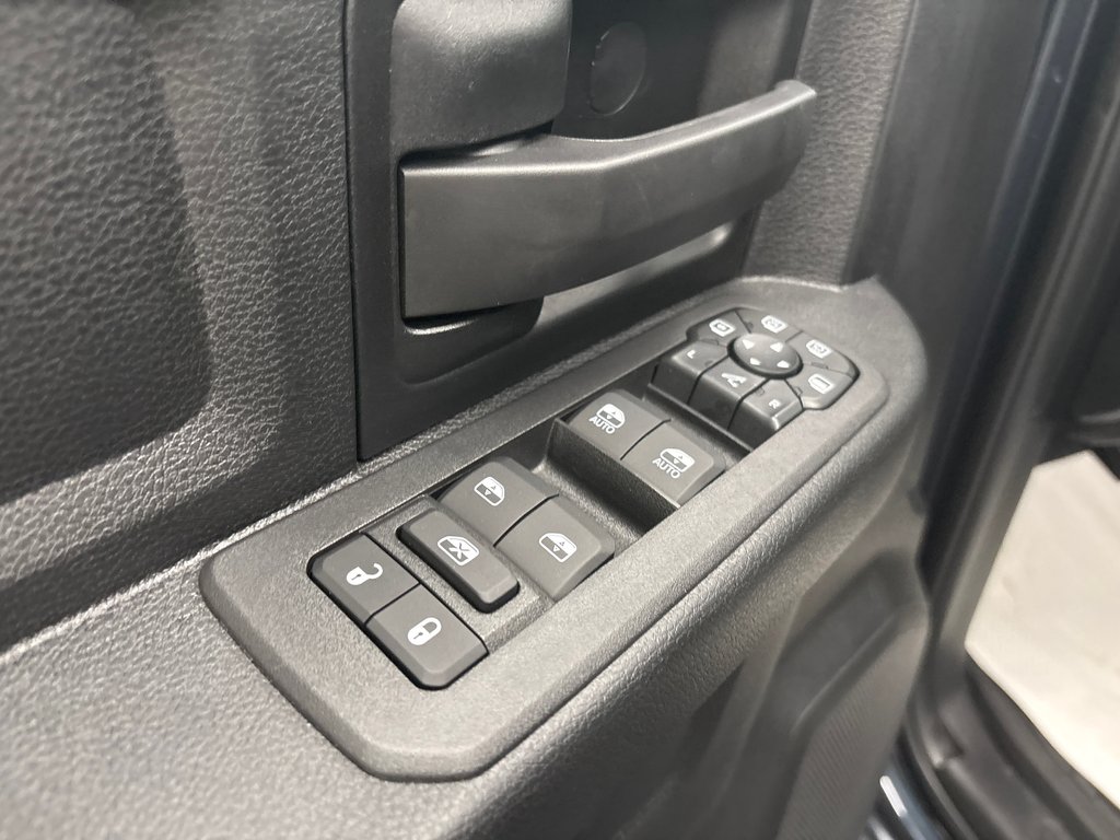 Ram 2500 BLACK EXPRESS 2027 à Paspébiac, Québec - 14 - w1024h768px