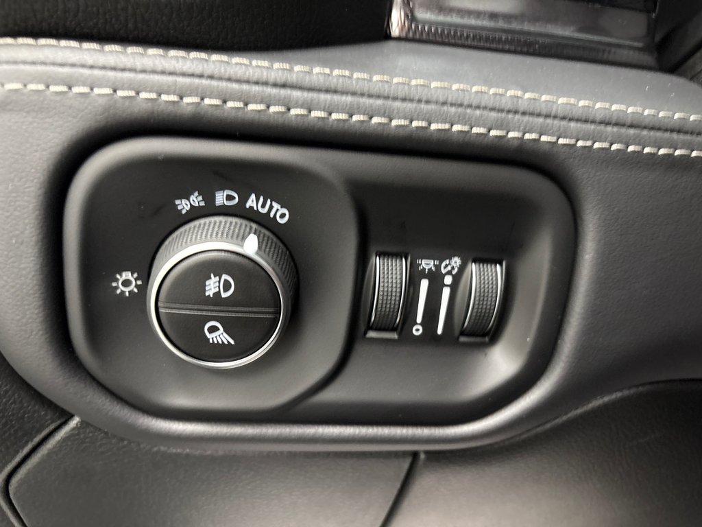 Ram 2500 REBEL 2027 à Paspébiac, Québec - 27 - w1024h768px