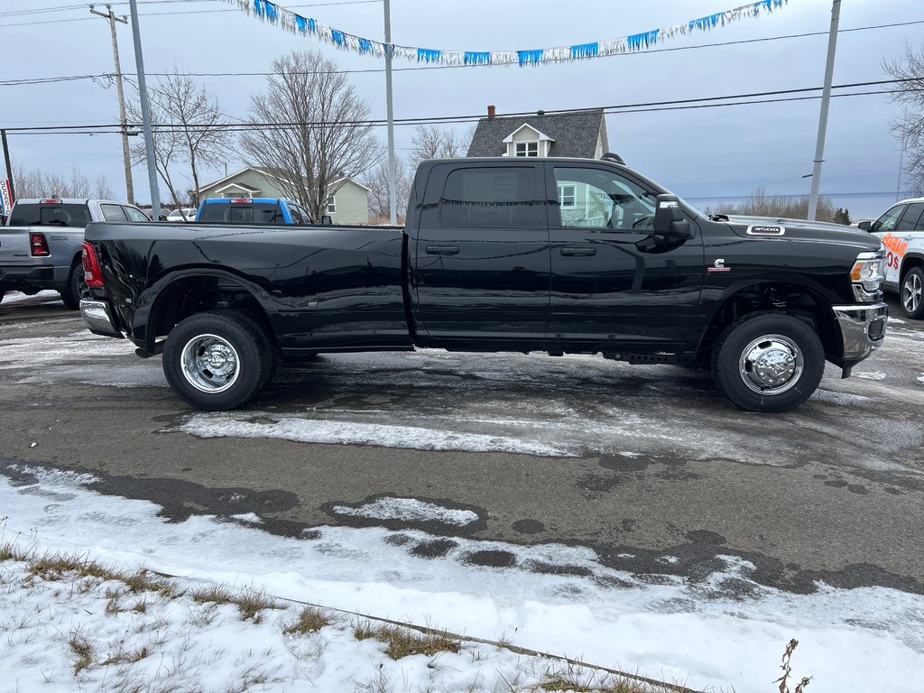 2024 Ram 3500 TRADESMAN in Paspébiac, Quebec - 4 - w1024h768px