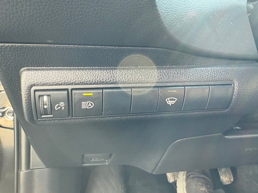 2019 Toyota Corolla Hatchback in Paspébiac, Quebec - 16 - w1024h768px