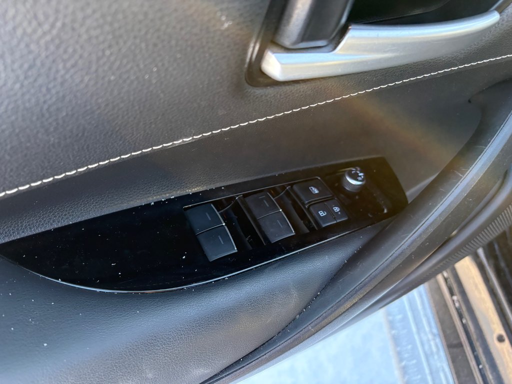 Toyota Corolla Hatchback  2019 à Paspébiac, Québec - 12 - w1024h768px