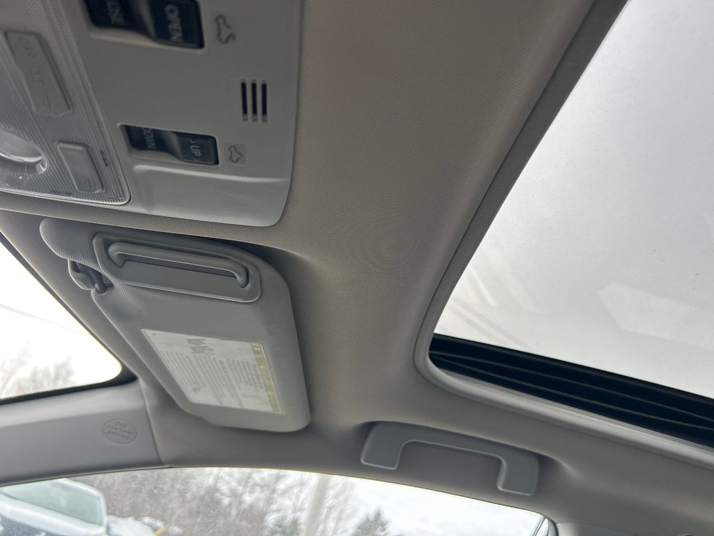 2017 Toyota Corolla SE in Chandler, Quebec - 21 - w1024h768px