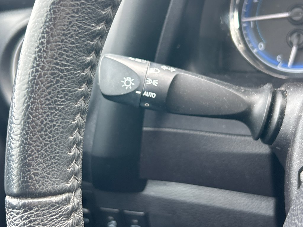 2017 Toyota Corolla SE in Chandler, Quebec - 15 - w1024h768px