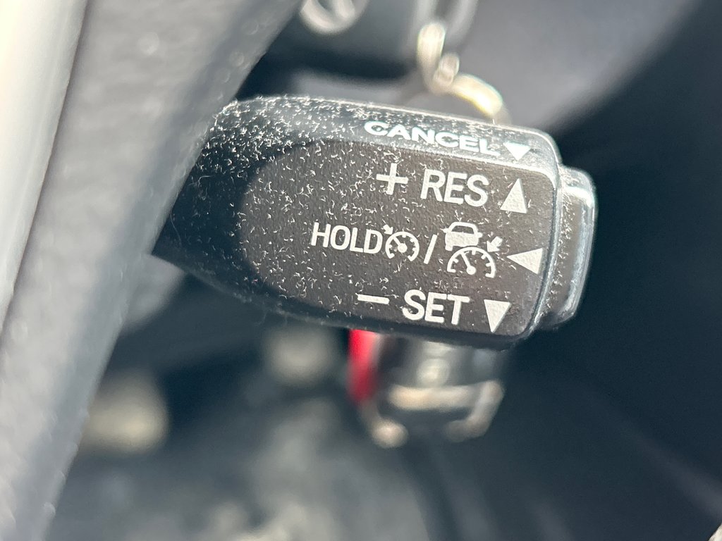 2017 Toyota Corolla SE in Chandler, Quebec - 17 - w1024h768px