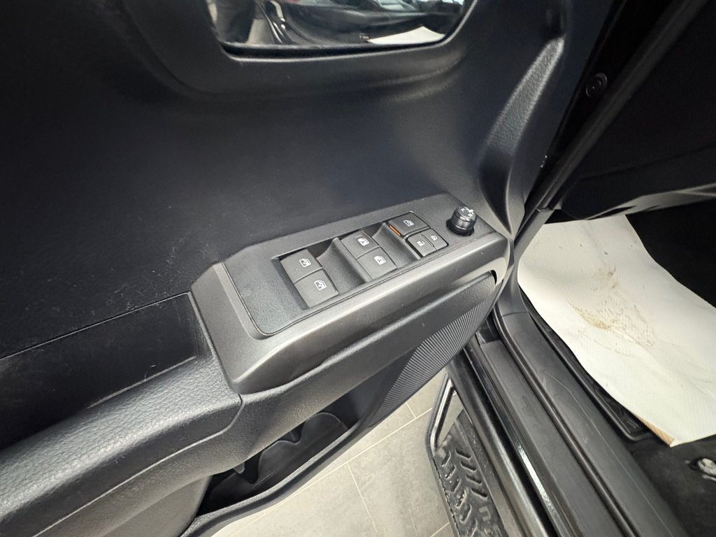 2019 Toyota Tacoma SR5 in Paspébiac, Quebec - 12 - w1024h768px