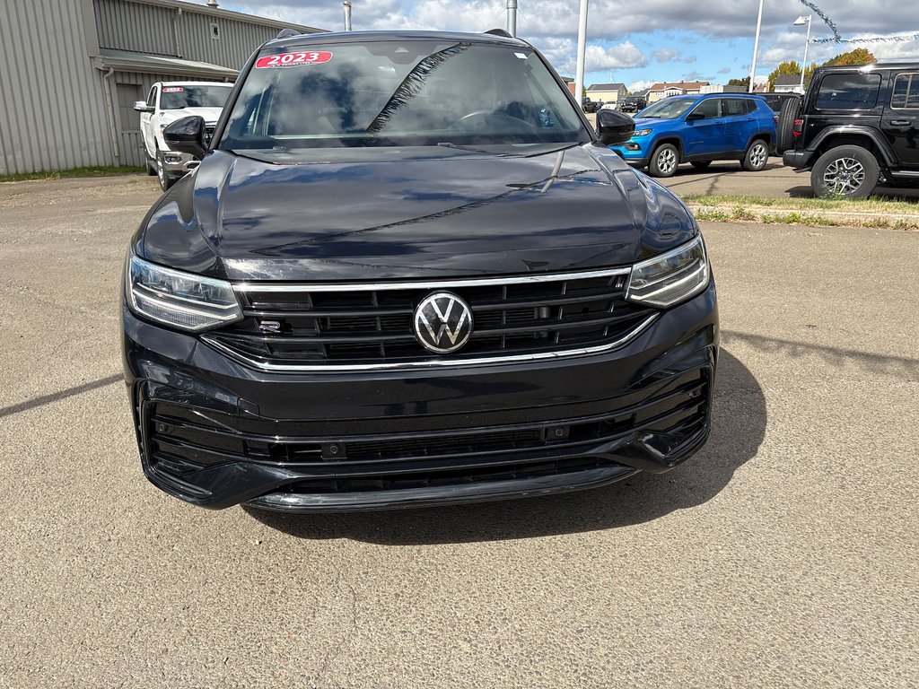 Volkswagen Tiguan Comfortline R-Line Black Edition 2023 à Paspébiac, Québec - 2 - w1024h768px