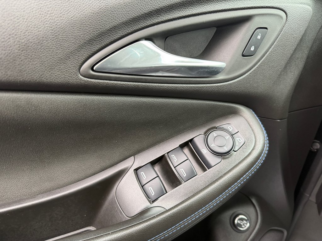 2025 Buick Encore GX Sport Touring in Drummondville, Quebec - 11 - w1024h768px