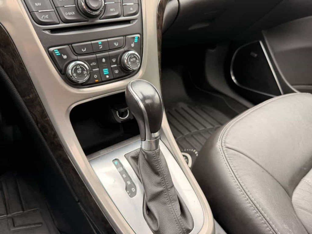 2015 Buick Verano Leather Group in Quebec, Quebec - 16 - w1024h768px
