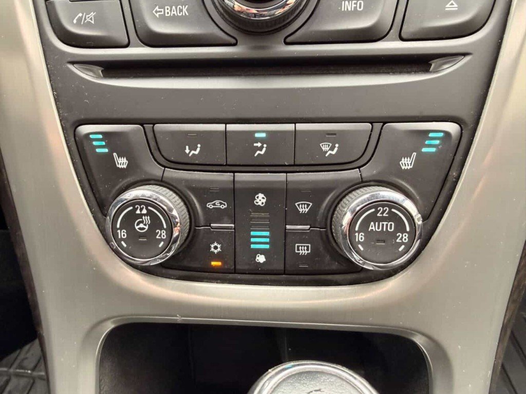 2015 Buick Verano Leather Group in Quebec, Quebec - 22 - w1024h768px