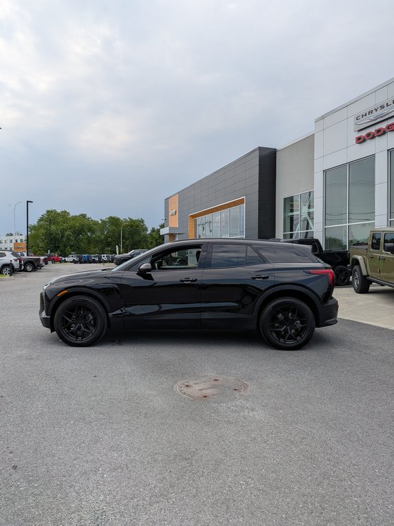 2025 Chevrolet Blazer EV AWD LT in Saint-Hyacinthe, Quebec - 3 - w1024h768px