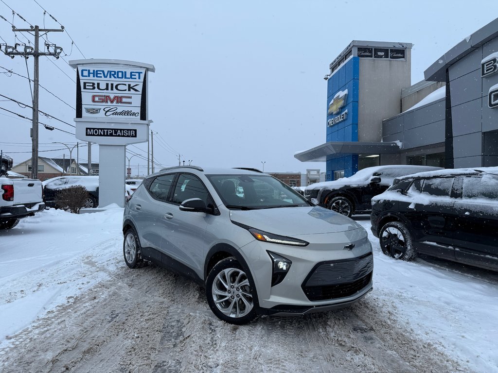 2023 Chevrolet BOLT EUV LT in Drummondville, Quebec - 1 - w1024h768px