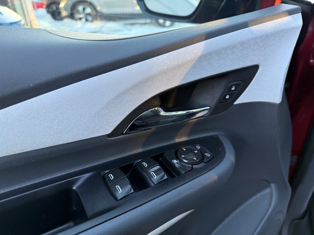 2019 Chevrolet Bolt EV Premier in Drummondville, Quebec - 11 - w1024h768px