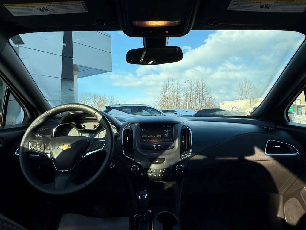 2018 Chevrolet Cruze LT in Drummondville, Quebec - 8 - w1024h768px