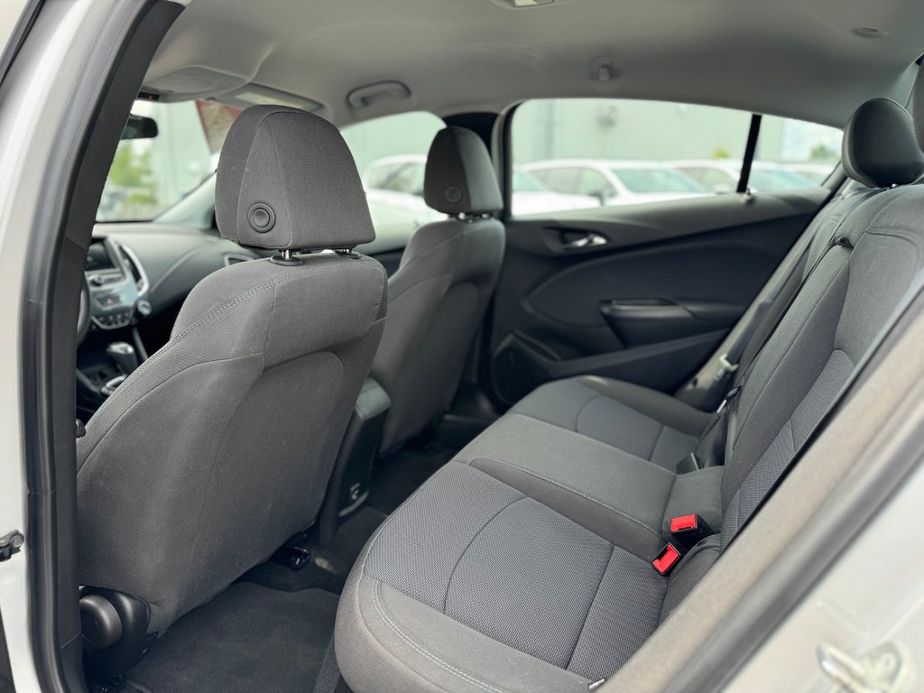 2019  Cruze LT AUTOMATIQUE CLIMATISEUR in Sherbrooke, Quebec - 11 - w1024h768px