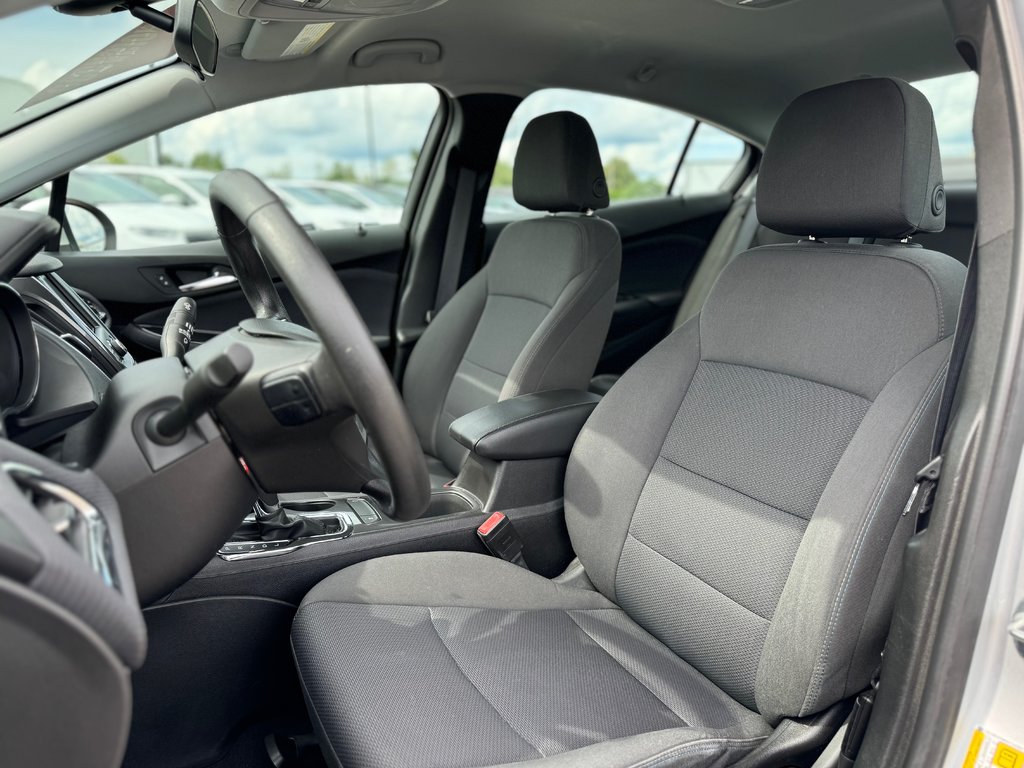 2019  Cruze LT AUTOMATIQUE CLIMATISEUR in Sherbrooke, Quebec - 10 - w1024h768px