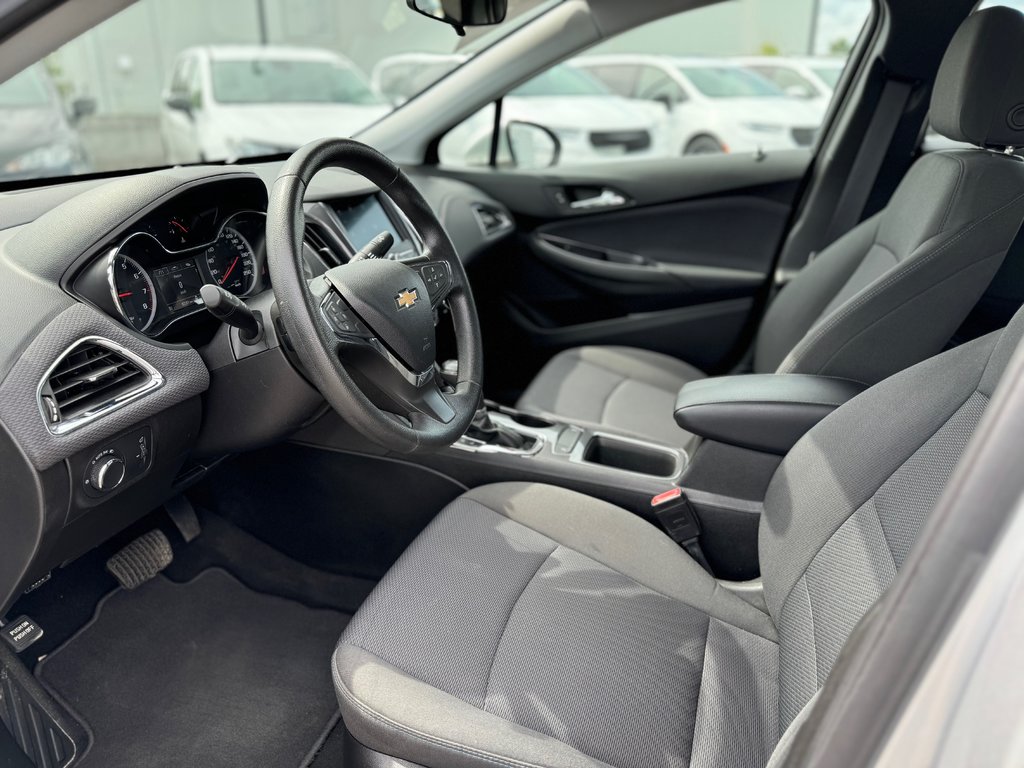 2019  Cruze LT AUTOMATIQUE CLIMATISEUR in Sherbrooke, Quebec - 9 - w1024h768px