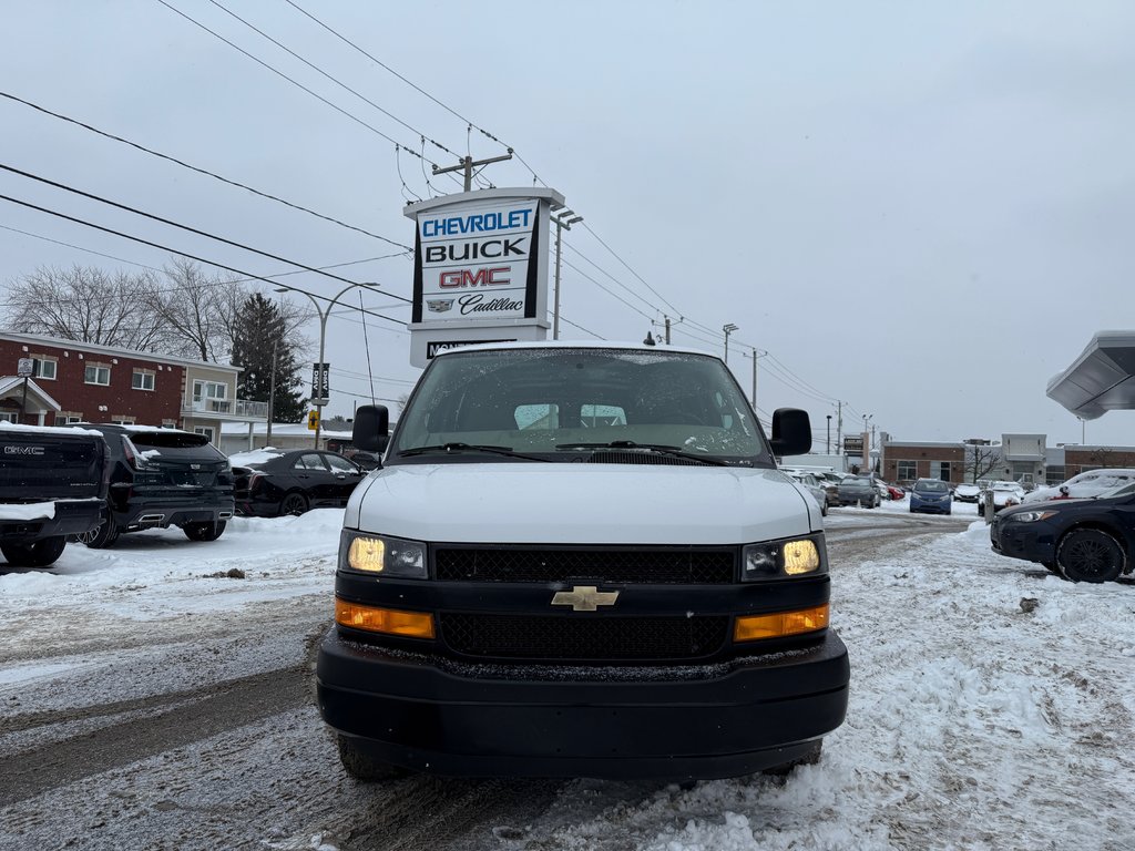 2022 Chevrolet Express Cargo Van LWB in Drummondville, Quebec - 2 - w1024h768px