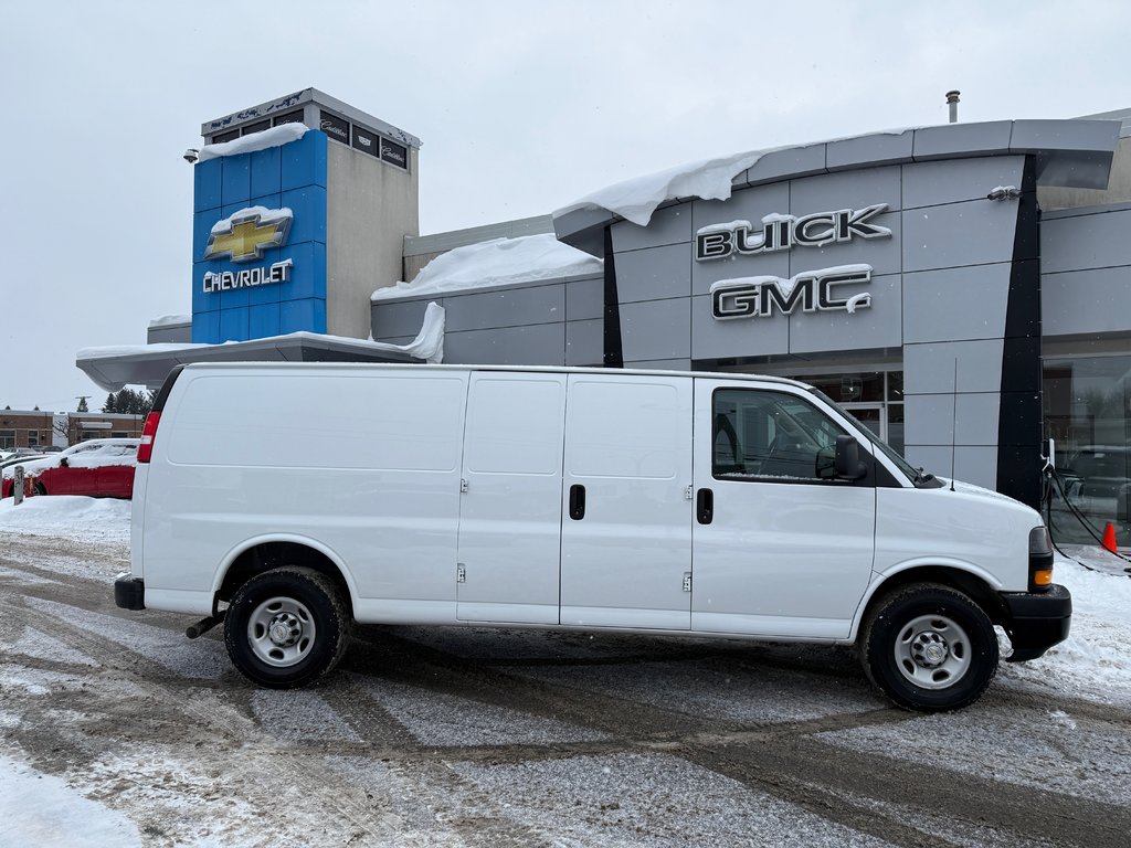 2022 Chevrolet Express Cargo Van LWB in Drummondville, Quebec - 3 - w1024h768px