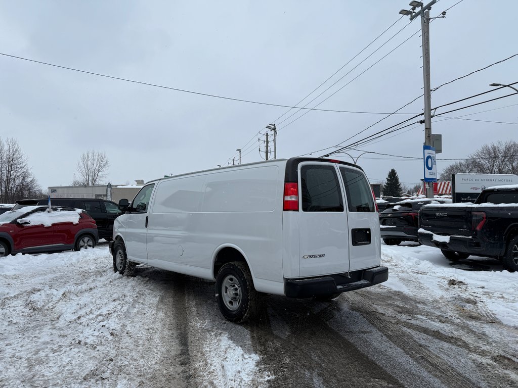 2022 Chevrolet Express Cargo Van LWB in Drummondville, Quebec - 5 - w1024h768px