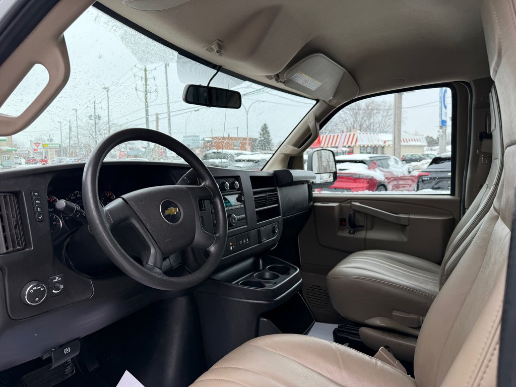 2022 Chevrolet Express Cargo Van LWB in Drummondville, Quebec - 9 - w1024h768px