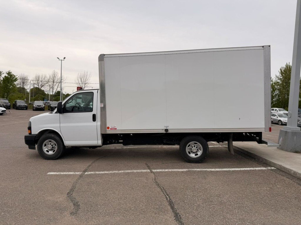 2025 Chevrolet Express Commercial Cutaway 3500 VAN 159 in Quebec, Quebec - 10 - w1024h768px