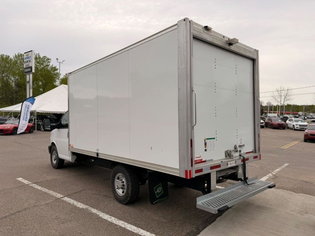 2025 Chevrolet Express Commercial Cutaway 3500 VAN 159 in Quebec, Quebec - 9 - w1024h768px