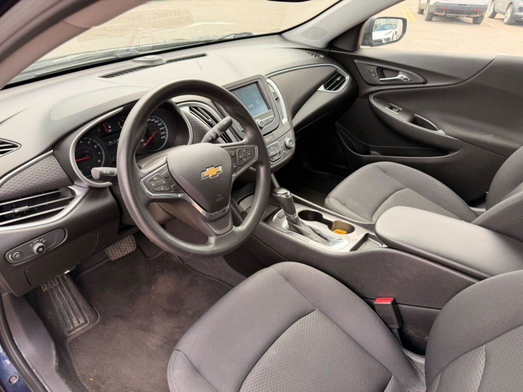 Chevrolet Malibu LS 2016 à Québec, Québec - 12 - w1024h768px