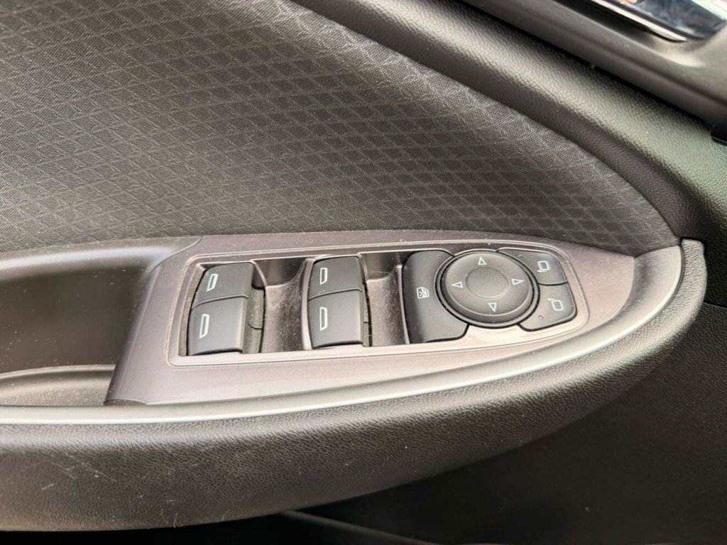 Chevrolet Malibu LS 2016 à Québec, Québec - 14 - w1024h768px