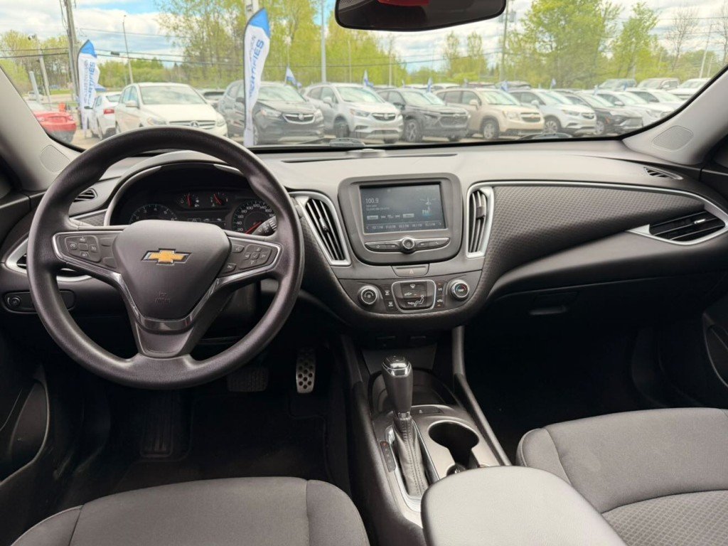 Chevrolet Malibu LS 2016 à Québec, Québec - 13 - w1024h768px