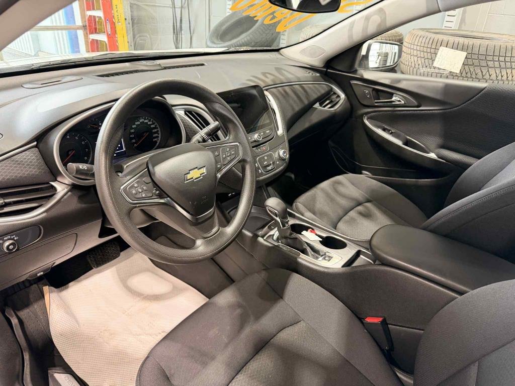 2024 Chevrolet Malibu LS in Quebec, Quebec - 10 - w1024h768px