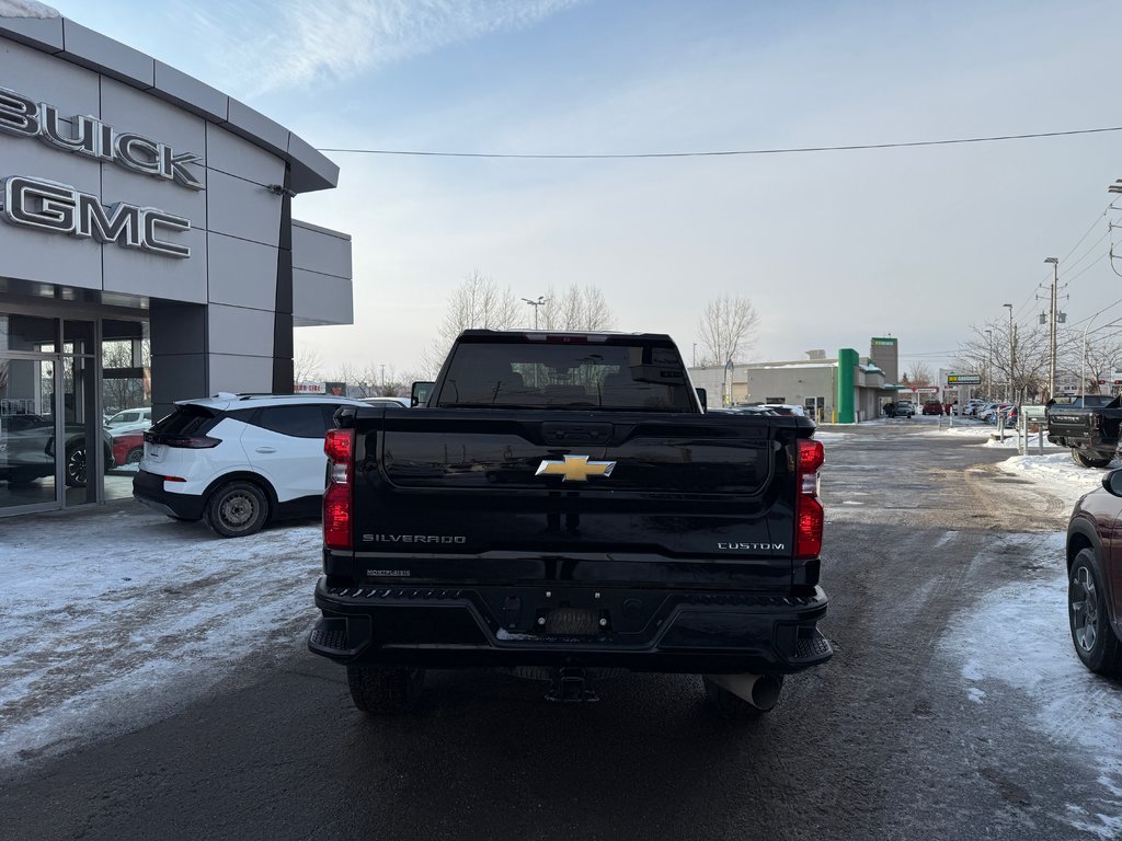 Chevrolet Silverado 2500HD Custom 2022 à Drummondville, Québec - 3 - w1024h768px