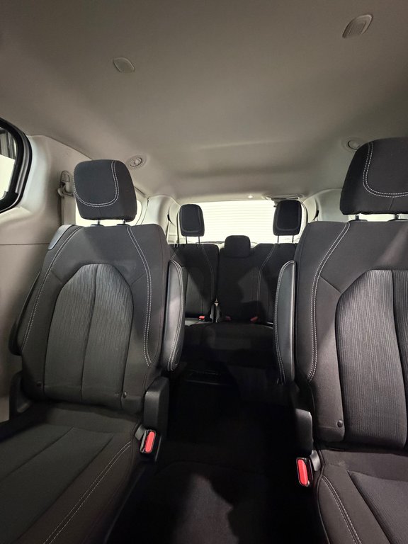 2024 Chrysler Grand Caravan SXT in Saint-Hyacinthe, Quebec - 11 - w1024h768px