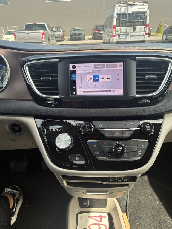 2024 Chrysler Grand Caravan SXT in Saint-Hyacinthe, Quebec - 9 - w1024h768px