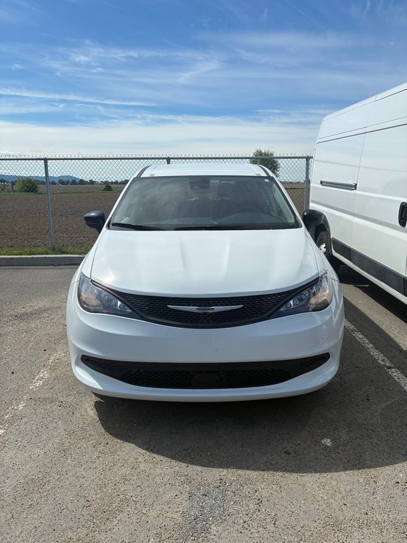 2024 Chrysler Grand Caravan SXT in Saint-Hyacinthe, Quebec - 2 - w1024h768px