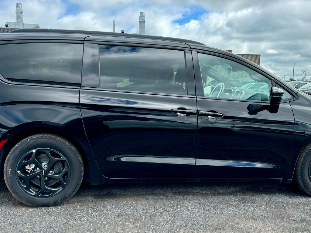 2024  Pacifica Hybrid PREMIUM S APPEARANCE in Sherbrooke, Quebec - 4 - w1024h768px