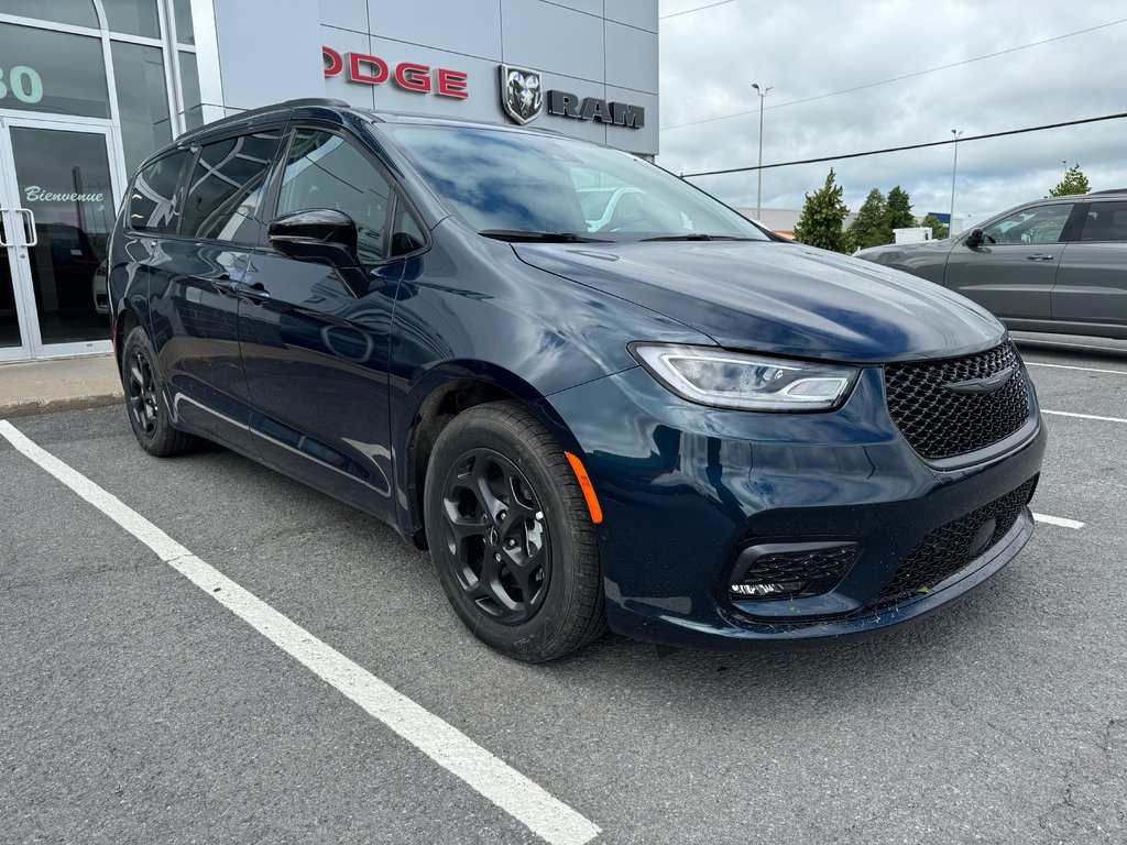 Chrysler Pacifica Hybrid PREMIUM S APPEARANCE 2024 à St-Jean-Sur-Richelieu, Québec - 8 - w1024h768px